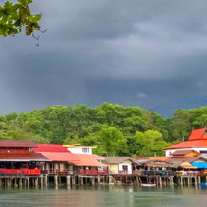 Thailands Stelzenh�user - zwischen Fluss, Flut und Freiheit
