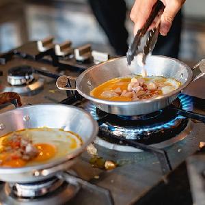 Fr�hst�ck ohne M�sli, Wurst,Toast und traurige Gurkenscheiben