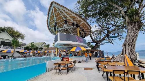 Hotel am Strand Ark Bar Beach Club in Koh Samui - Bild 1