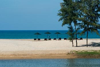 Villa am Strand Wanakarn Beach Resort & Spa in Khao Lak - Bild 2