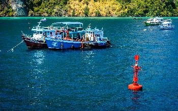 Sicherheit und Gefahren bei Bootsfahrten in Thailand