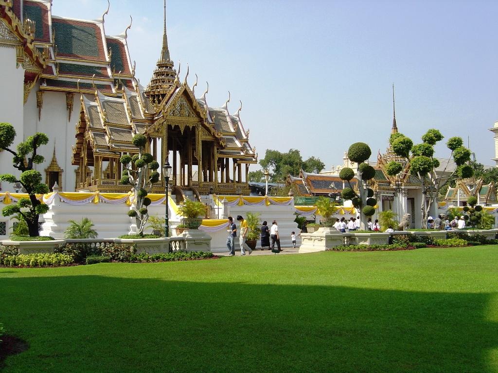 Zoom Palast der Chakri Dynastie im Wat Phrakeo in Bangkok