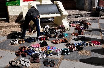 Bitte Schuhe aus - Der Thailand Schuh-Knigge