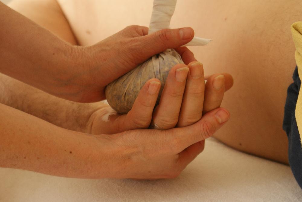 Zoom Thailändische Hotstone Massage