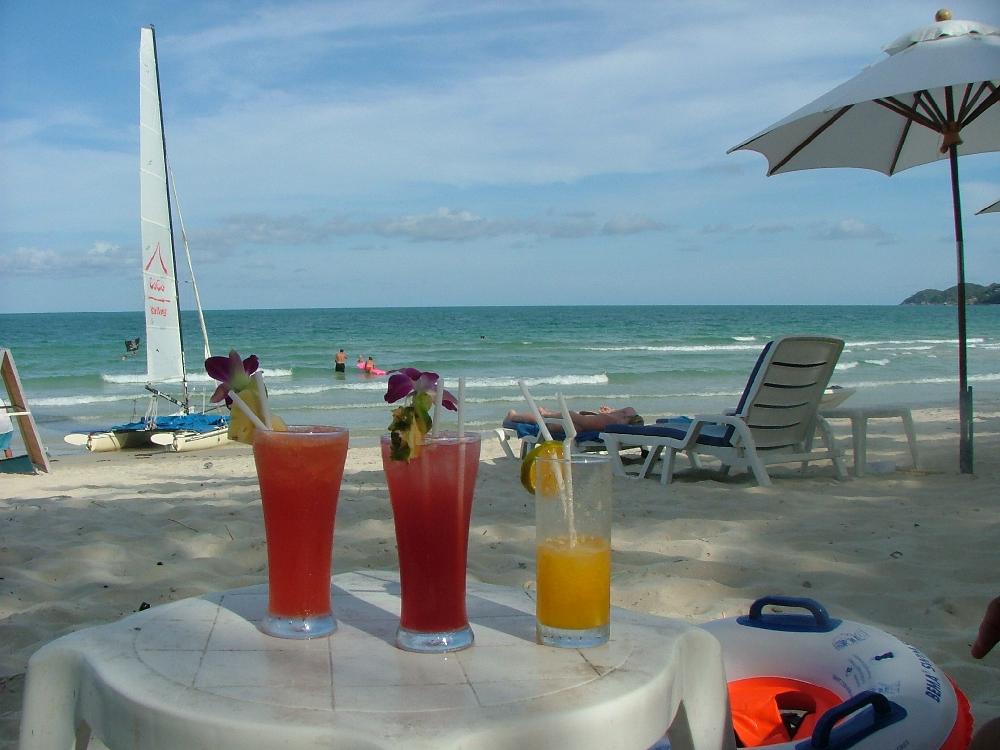 Zoom Longdrinks und Cocktails am Strand