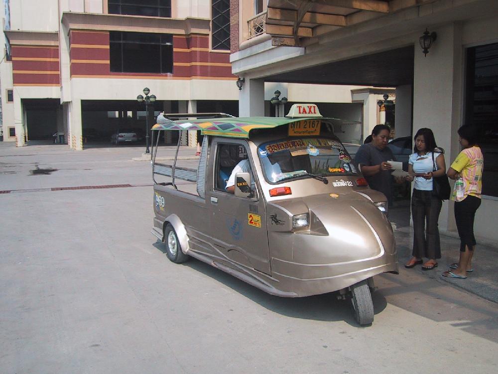 Zoom Tuktuk in Ayutthaya