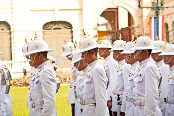 Reiseinfo Uniformen in Thailand – Stoff, Status und sehr viel Bedeutung Uniformen in Thailand – Stoff, Status und sehr viel Bedeutung