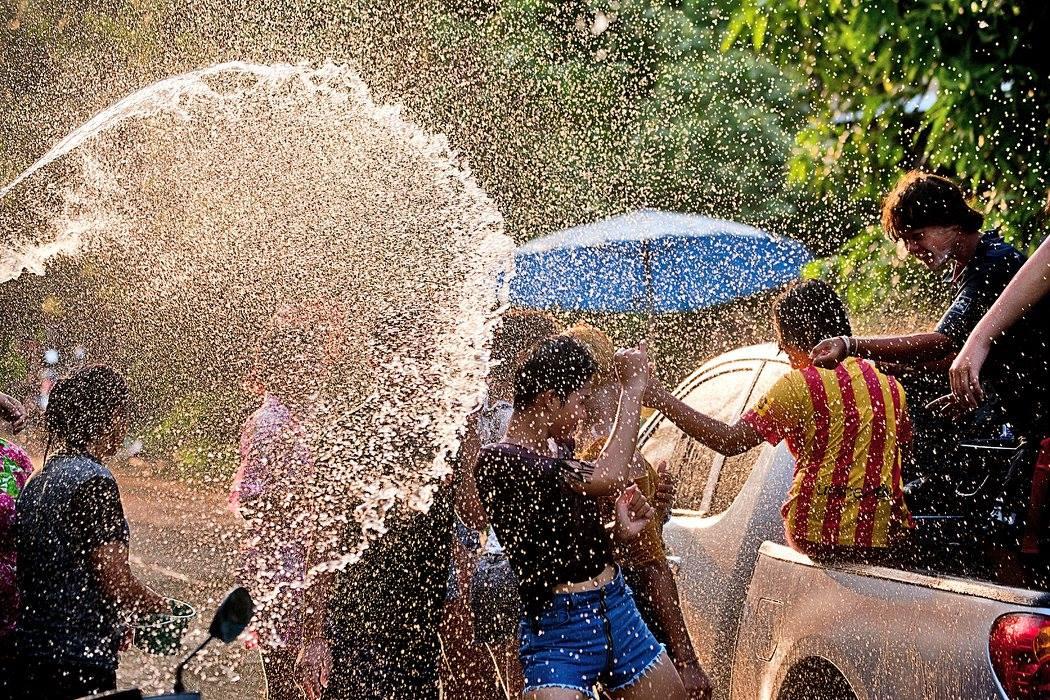 21-tägiges nasses Songkran-Festival ein Greul für Manche - Ein humorvoller Blick auf Thailands längstes Wasserfest und manche Einwanderer Bild 3 © Gerhard Veer