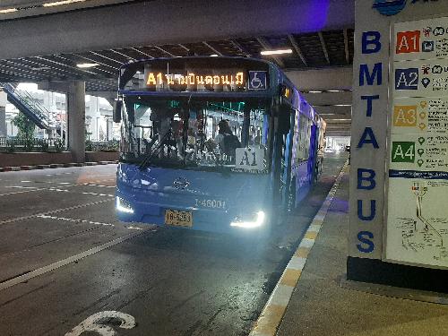 Bangkok Bus - Picture by Pond 374-38