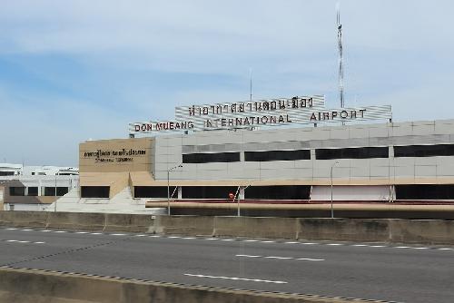 Don Mueang Airport Terminal 2 - Picture CC by Bebiezaza - https://commons.wikimedia.org/wiki/User:Bebiezaza