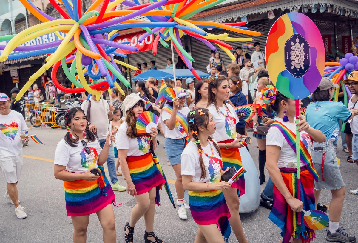 Bangkok will die WorldPride 2030 - Liebe ist bunt, Vorurteile eintönig - Millionen Menschen, tausend Farben - Thailand plant die größte 🌈-Party Symbolfoto 5