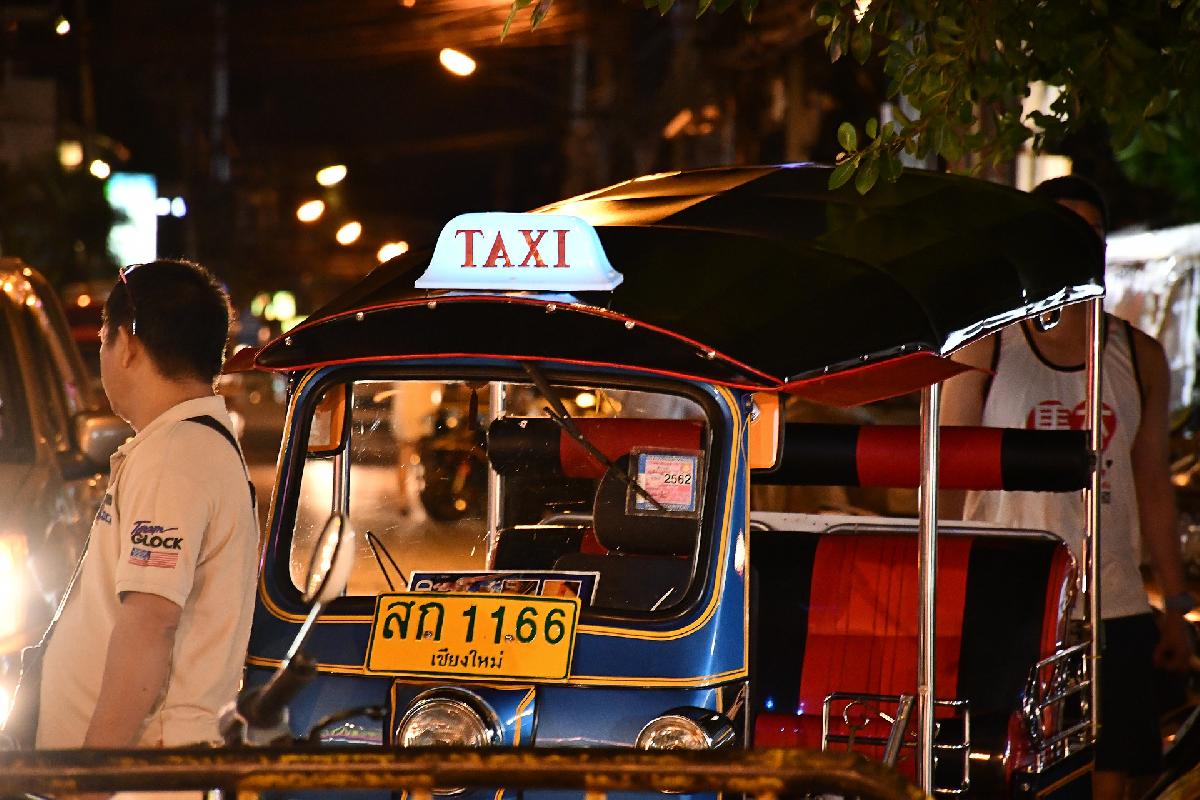 Bangkok will knatternde Tuk-Tuks aus der Innenstadt verbannen - Kultfahrzeuge vor dem Umbruch: Nur noch Elektro-Tuk-Tuks? Symbolfoto 1