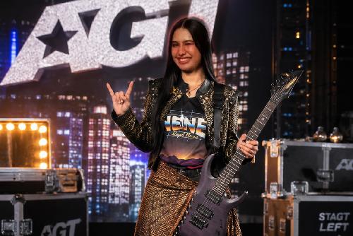 Bild Batik trifft Rock�n�Roll: Die Geschichte hinter Nenes AGT-Look