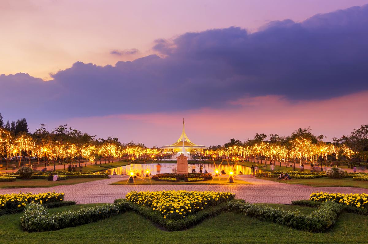 Blumen-Festival im Suan Luang Rama IX Park Bangkok - Blumenmesse lässt Park mit hunderttausenden Blüten in farbiger Pracht erstrahlen Bild 1
