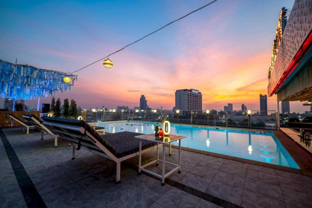Brand in Pattaya-Hotel: 4 Verletzte, 240 Gäste gesichert - Hotel-Rooftop-Bar in Flammen: Großeinsatz in Pattaya Symbolfoto 4