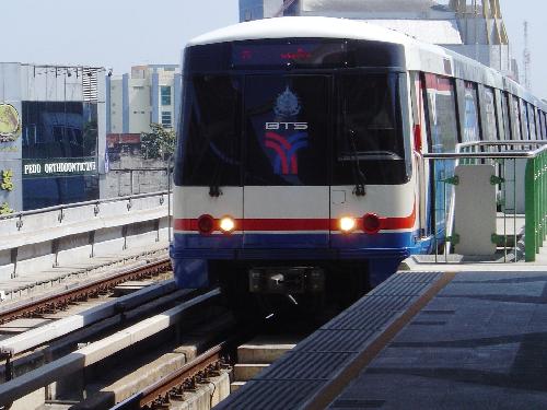 Bild BTS Skytrain in Bangkok erhht die Preise