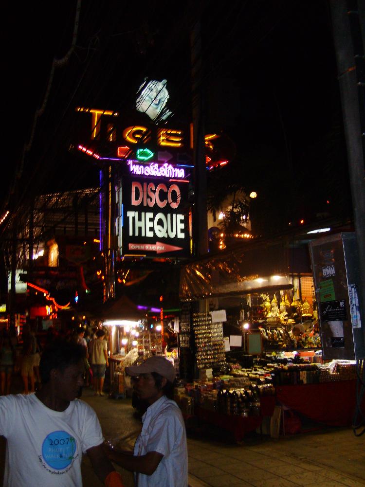Phukets Club- und Barbesitzer streiten mit Regierung um Öffnung