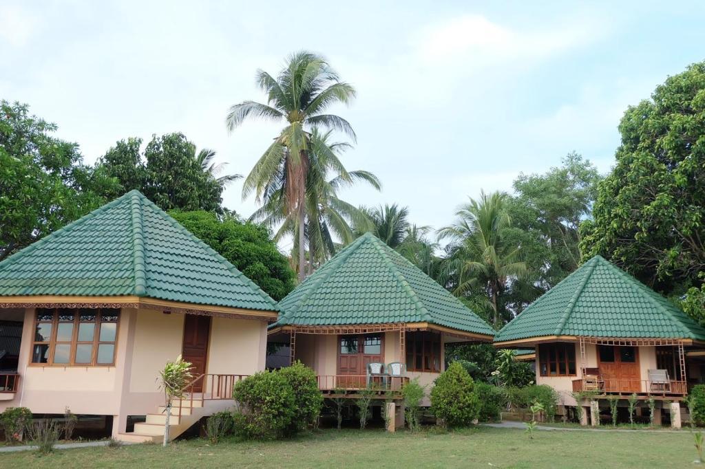 Der Bungalow ist derselbe, nur der Preis hat fünf Sterne - Jeder zweite Hotelbetrieb schreibt rote Zahlen - nach Jahren kräftiger Preissteigerungen wird die Luft für Thailands Hotellerie dünner. Symbolbild 4