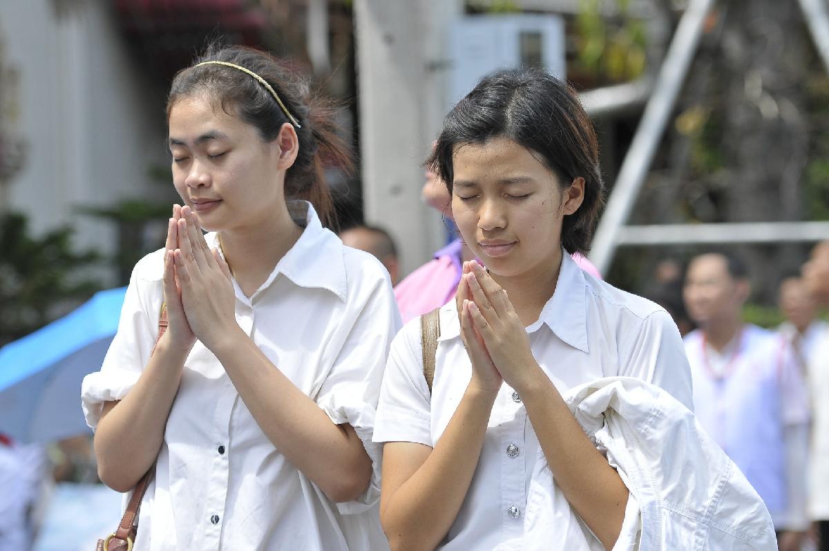 Der thailändische Wai erobert die Welt - Höflicher Gruss und Respektsbezeugung ohne Körperkontakt  Bild 1