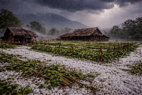 Bild Sturm und dicke Hagelschicht im Norden Thailands