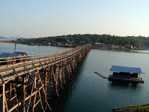 Die abenteuerliche Mon-Brücke von Sangklaburi - Thailand Blog - Bild 2