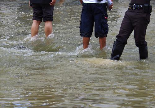 Dramatische Rettung: Touristen am Tha Phae-Wasserfall gefangen - Reisenews Thailand - Bild 1