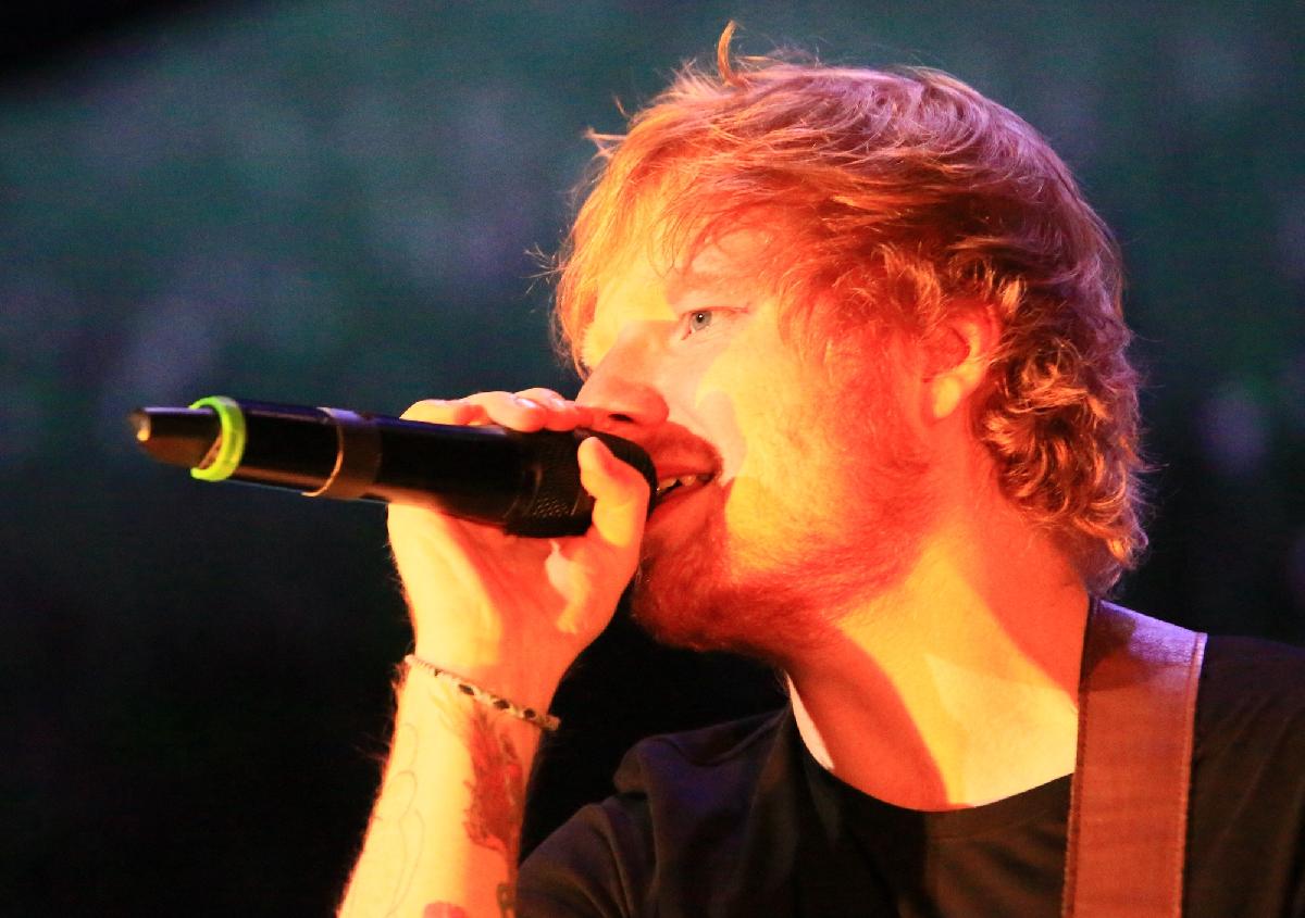 Ed Sheeran taucht tief in thailändische Kultur ein - Nach seinem Konzert begeistert der Sänger die Thais ein zweites Mal Bild 1