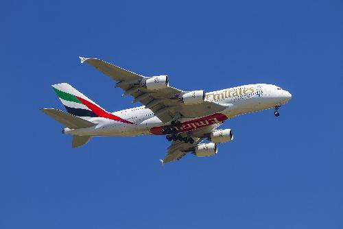Bild Emirates als Synonym für Perfektion -Goldstandard am Himmel