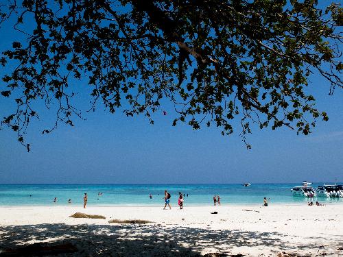 Feiertage und Lange Wochenenden - Halb Thailand unterwegs - Hotels stark ausgelastet: Koh Samed, Koh Chang, Koh Maak, Koh Kood im Fokus Bild Feiertage und Lange Wochenenden - Halb Thailand unterwegs