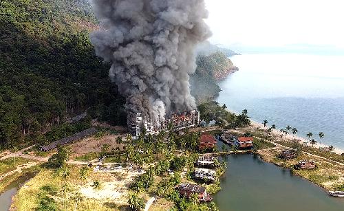 Feuer auf Koh Changs Geisterschiff - Reisenews Thailand - Bild 1