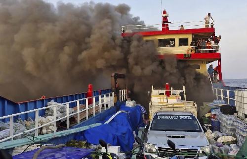Feuerdrama auf See: Panik auf der Overnight-Fähre nahe Koh Tao - Chaos und Verzweiflung auf brennender Fähre - Passagiere springen ins Meer Bild Feuerdrama auf See: Panik auf der Overnight-Fähre nahe Koh Tao