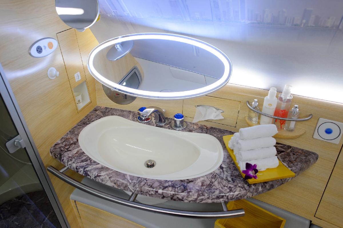First Class ohne Flugticket - Ein ausrangierter A380 begeistert - Airbus zum Einsteigen für 80 Baht - Verrückter Nachtmarkt in Rayong Symbolfoto 5