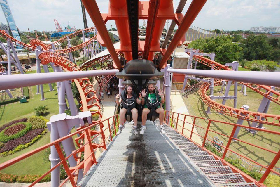 Flut versenkt Freizeitpark - sechs Monate Pause für Siam Amazing Park - Der gößte Wasserpark Bangkoks hat jetzt definitiv zu viel Wasser Symbolfoto 2