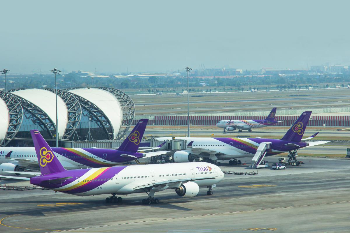 Flutfolgen am Bangkok Airport: Tausende Koffer und gestrichene Flüge - Kofferberge, Flugausfälle aber bald wieder Normalität - Militär hilft Symbolfoto 3