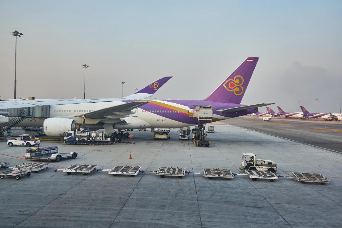Flutfolgen am Bangkok Airport: Tausende Koffer und gestrichene Flüge - Kofferberge, Flugausfälle aber bald wieder Normalität - Militär hilft Symbolfoto 4