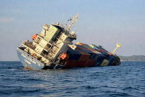 Bild Frachtschiff sinkt vor Phuket - �lteppich breitet sich aus