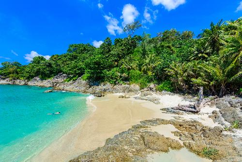 Freedom Beach Phuket - Illegale Landnutzung in Schutzgebiet - Naturschutz in Gefahr - Phuket ermittelt gegen Landraub Bild Freedom Beach Phuket - Illegale Landnutzung in Schutzgebiet