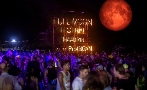 Bild Full Moon Party mit Blutmond auf Koh Phangan