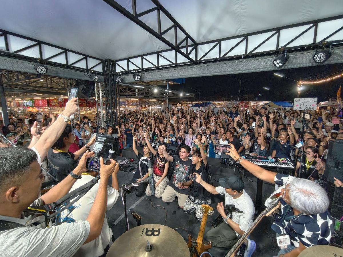 Gebt ihr die Million doch gleich jetzt - Die Rockwelt feiert Nene Royal - Mit 16 schon Weltklasse? Nene Royal begeistert Musiker und Rockfans weltweit Symbolfoto 1