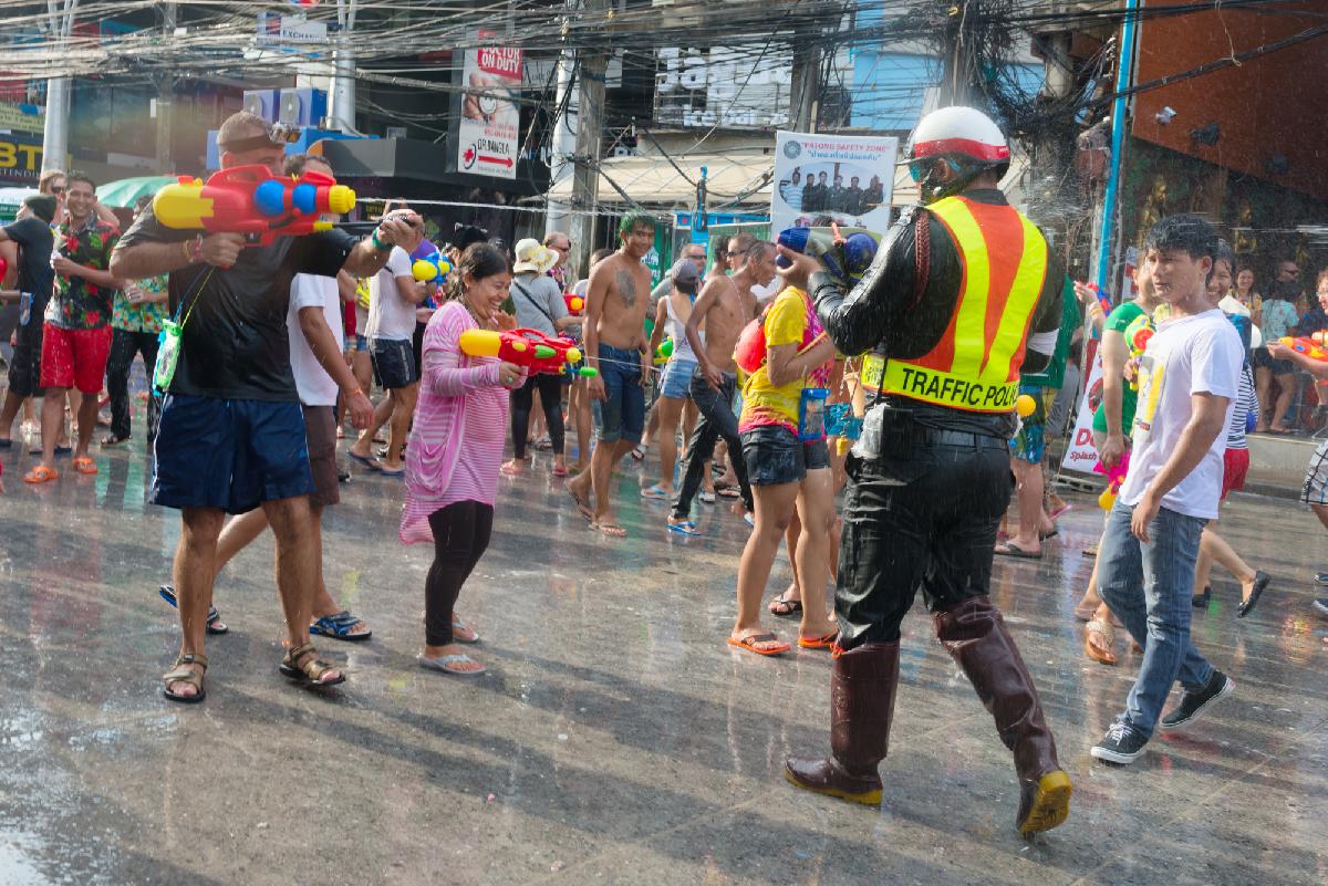 Gouverneur gibt Einschränkungen zu Songkran bekannt - Keine Wassekanonen, kein Alkohol, kein Puder und keine sexy Kleidung Bild 1