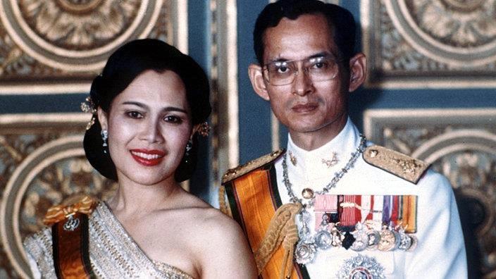 Großer Gedenktag für König Bhumibol Adulyadej - Offizieller Feiertag Navamindra Maharaj Day am 13. Okt. Symbolfoto 6