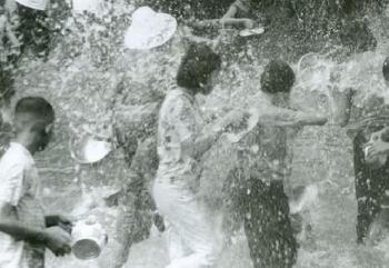 Happy Songkran 1950 - Reportagen & Dokus - Bild 1
