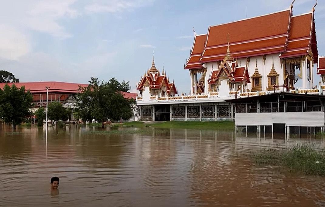 Hochwasseralarm für die Bewohner Bangkoks - Der größte See des Landes tritt über die Ufer Bild 1