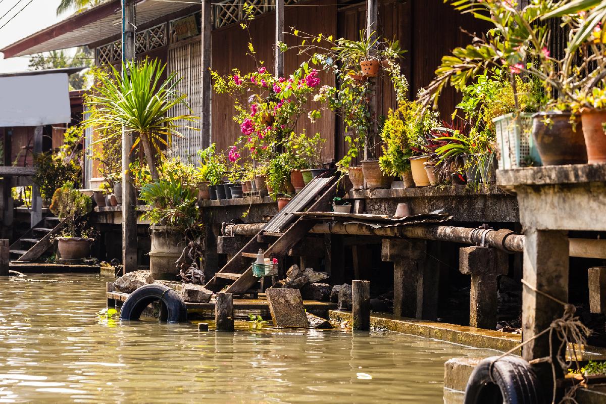 Hollywood-Alarm in Thailand: Chris Hemsworth dreht Extraction 3 - Thor im Thailandurlaub - Movie-Star tauscht den Hammer gegen Boxhandschuhe Symbolbild 7