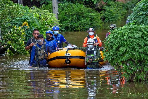 Bild Immer mehr Gebiete berschwemmt - Gefahr fr Bangkok steigt