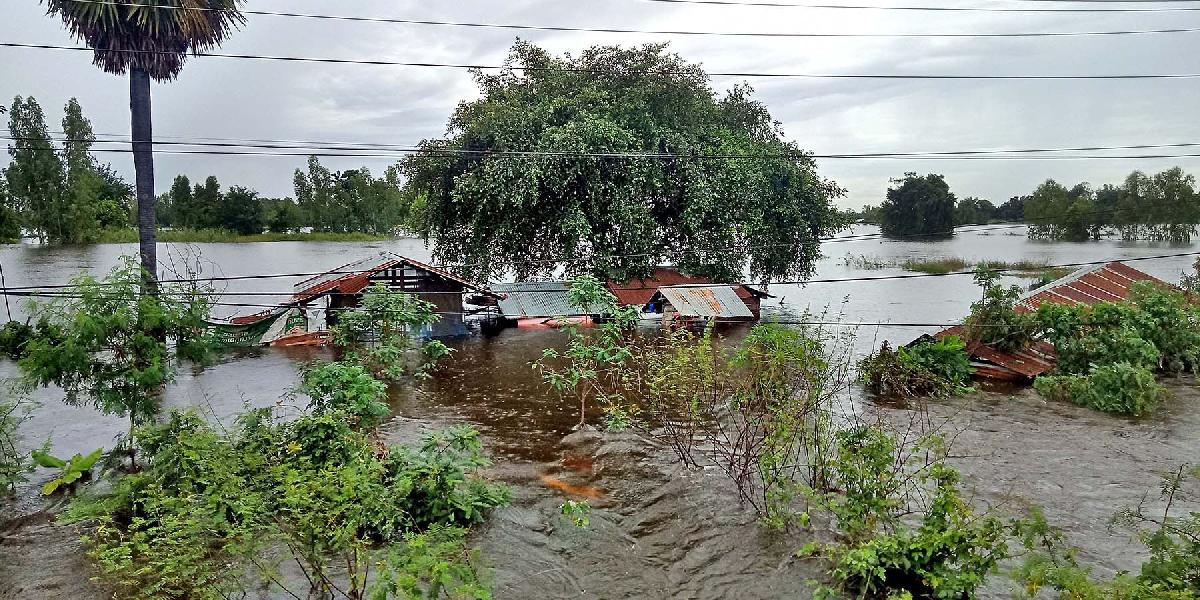 Immer mehr Gebiete überschwemmt - Gefahr für Bangkok steigt - Gemeinden im Norden von Bangkok zu Katastrophengebieten erklärt Bild 1 © Gerhard Veer