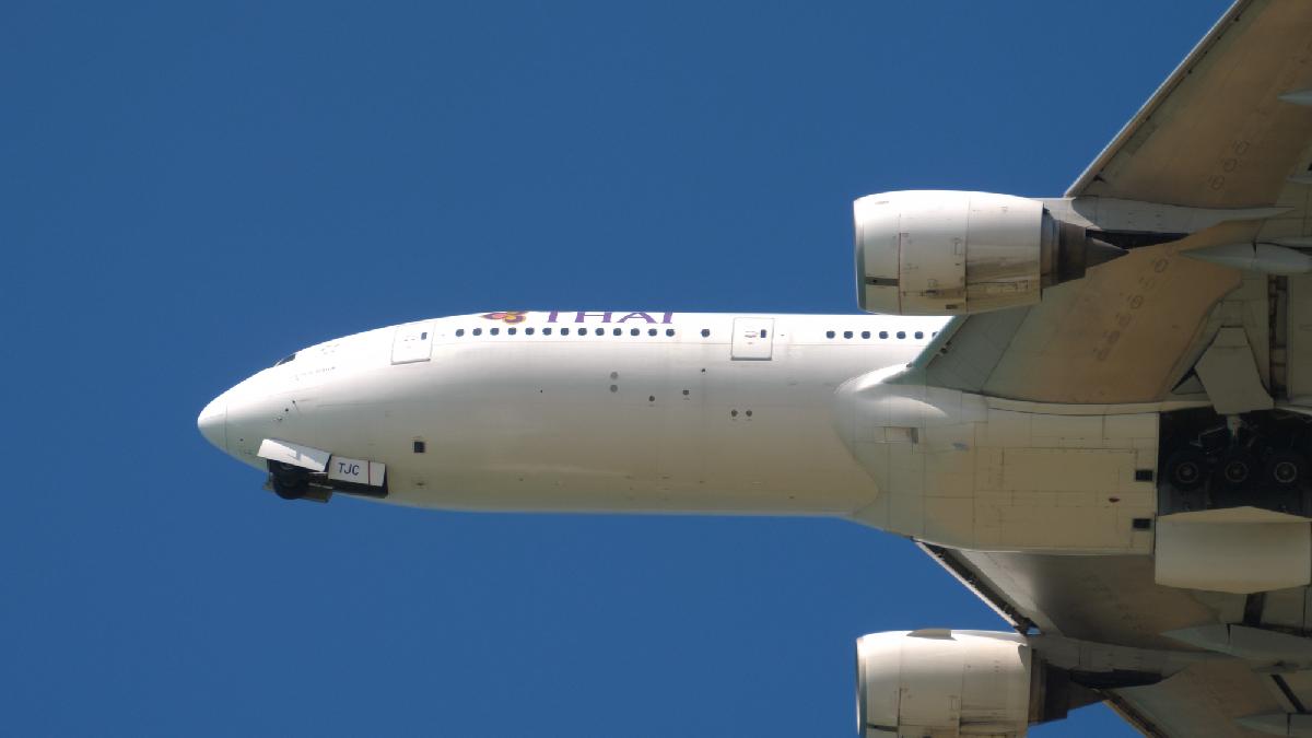 Iran-Krieg - Flugchaos im Golf - Tausende Passagiere sitzen fest - Abu Dhabi, Duba und Doha: Wer hilft wie den gestrandeten Reisenden? Symbolfoto 1