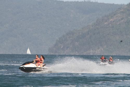Jetski-Unfall vor Phuket: Ein Toter und ein Verletzter - Laxe Kontrollen, unregistrierte Jetski, illegale Vermietung Bild Jetski-Unfall vor Phuket: Ein Toter und ein Verletzter
