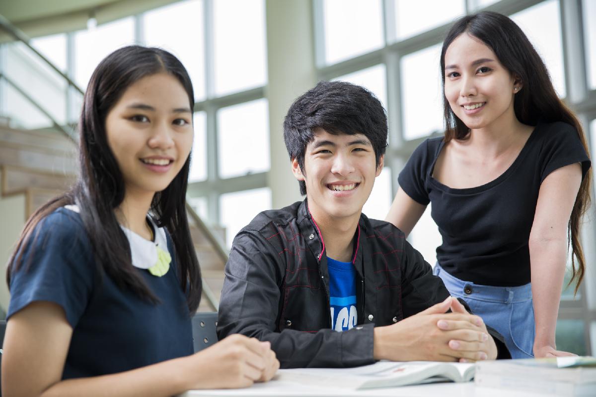 Kampf gegen Personalmangel und Jugendarbeitslosigkeit - TUI Care Foundation und Robinson Khao Lak gründeten die TUI-Academy Bild 1