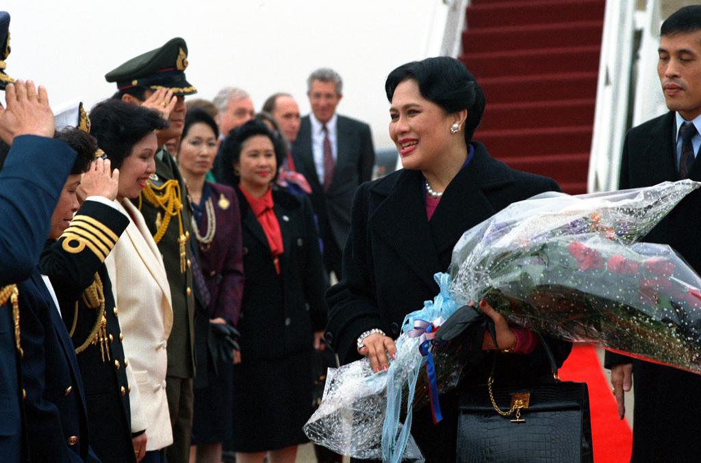 Königin Sirikit - Ein Leben in Hingabe für das thailändische Volk - Die Mutter der Nation, Ikone der Liebe, Einheit und des Mitgefühls Bild 3